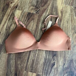 NWT - SKIMS T-shirt bra